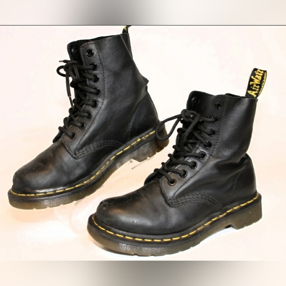Dr. Martens Docs Womens Black Leather Combat Boots Size 5